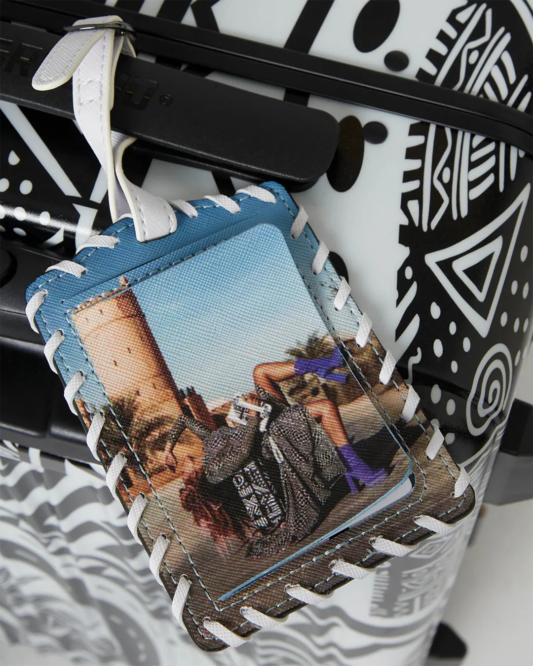 AI JOURNEY TO THE MIND CARRYON LUGGAGE - Image 17