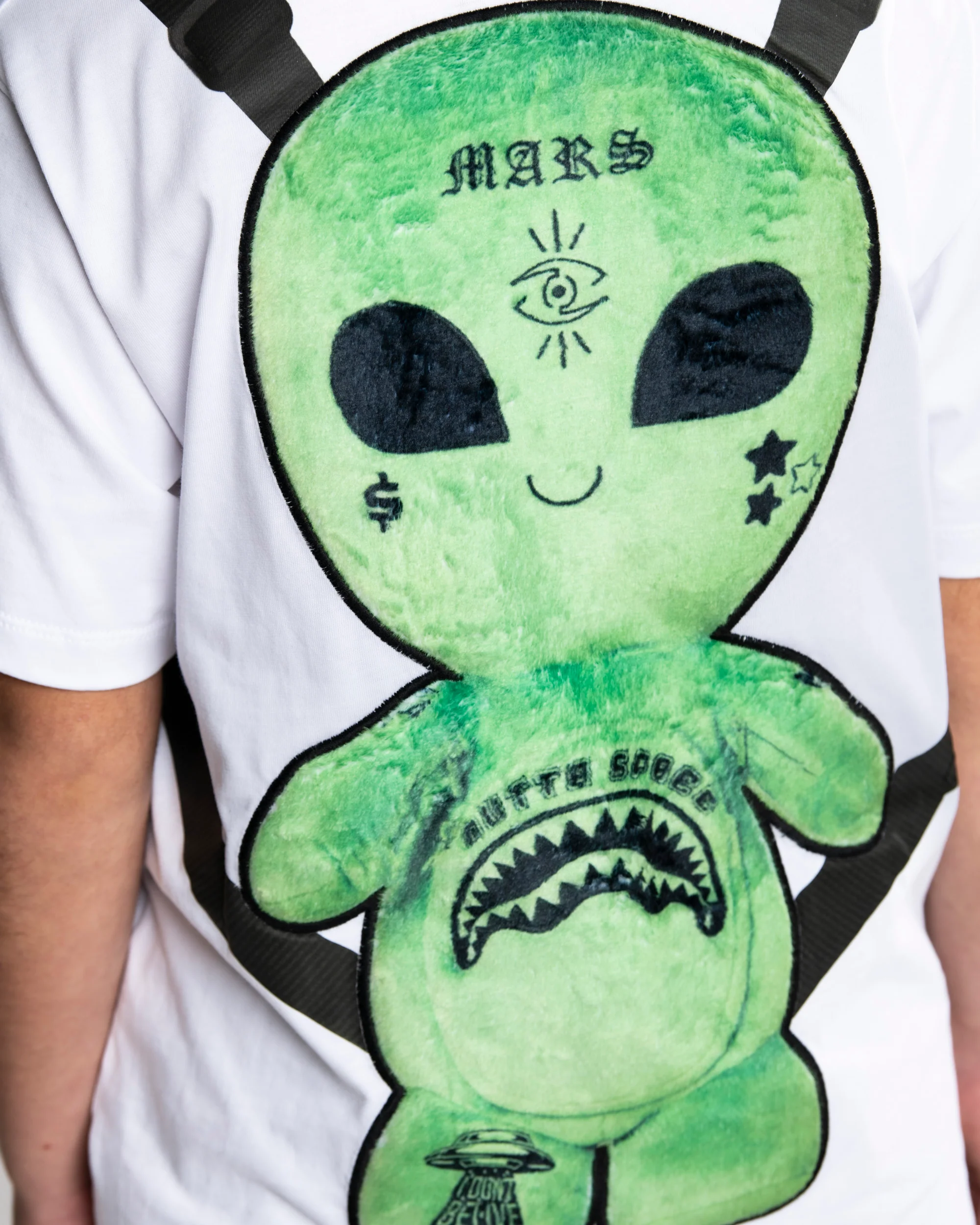 ALIEN PLUSH BACKPACK T-SHIRT - Image 6