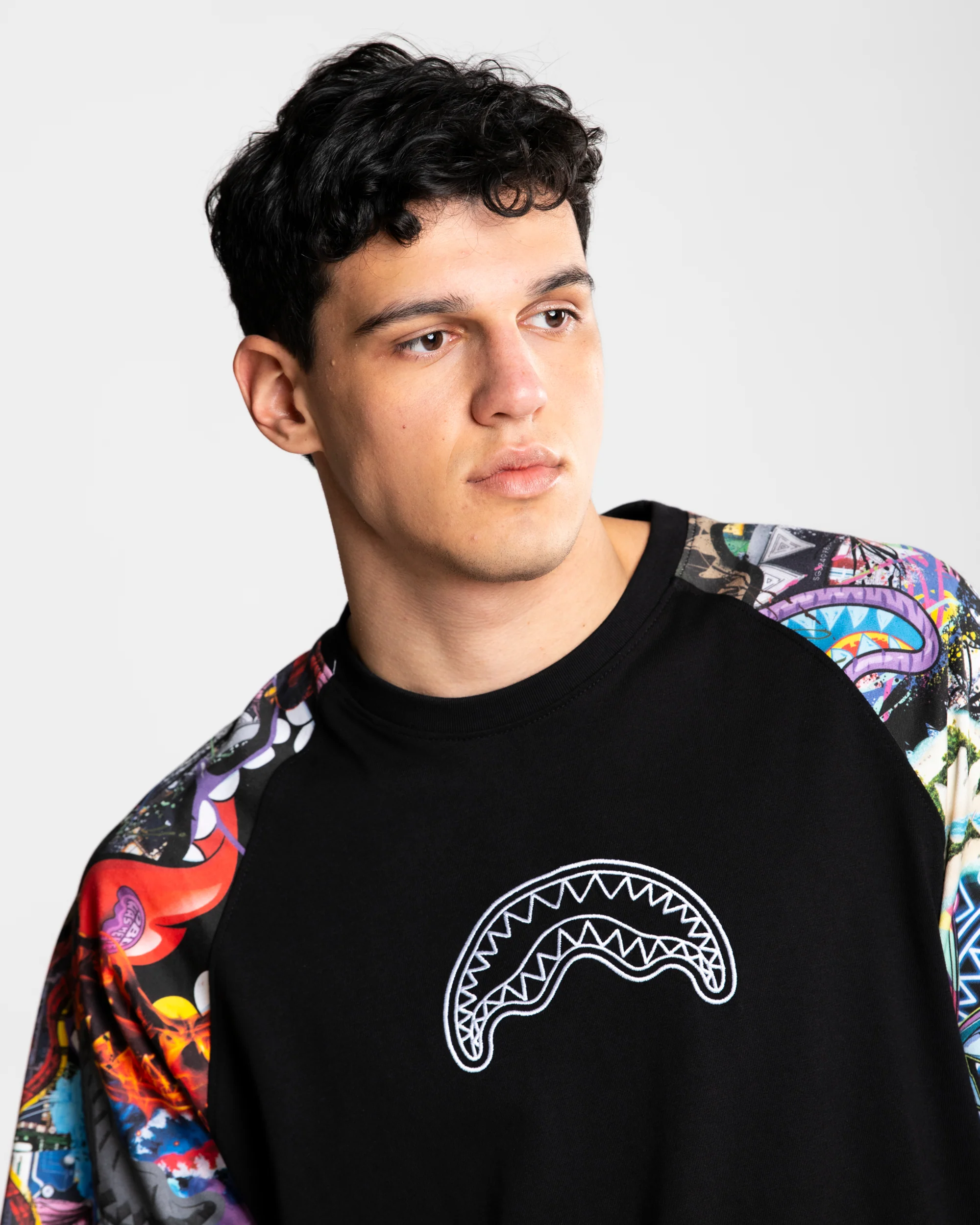 ALL THE SHARK RAGLAN OVER T-SHIRT - Image 3