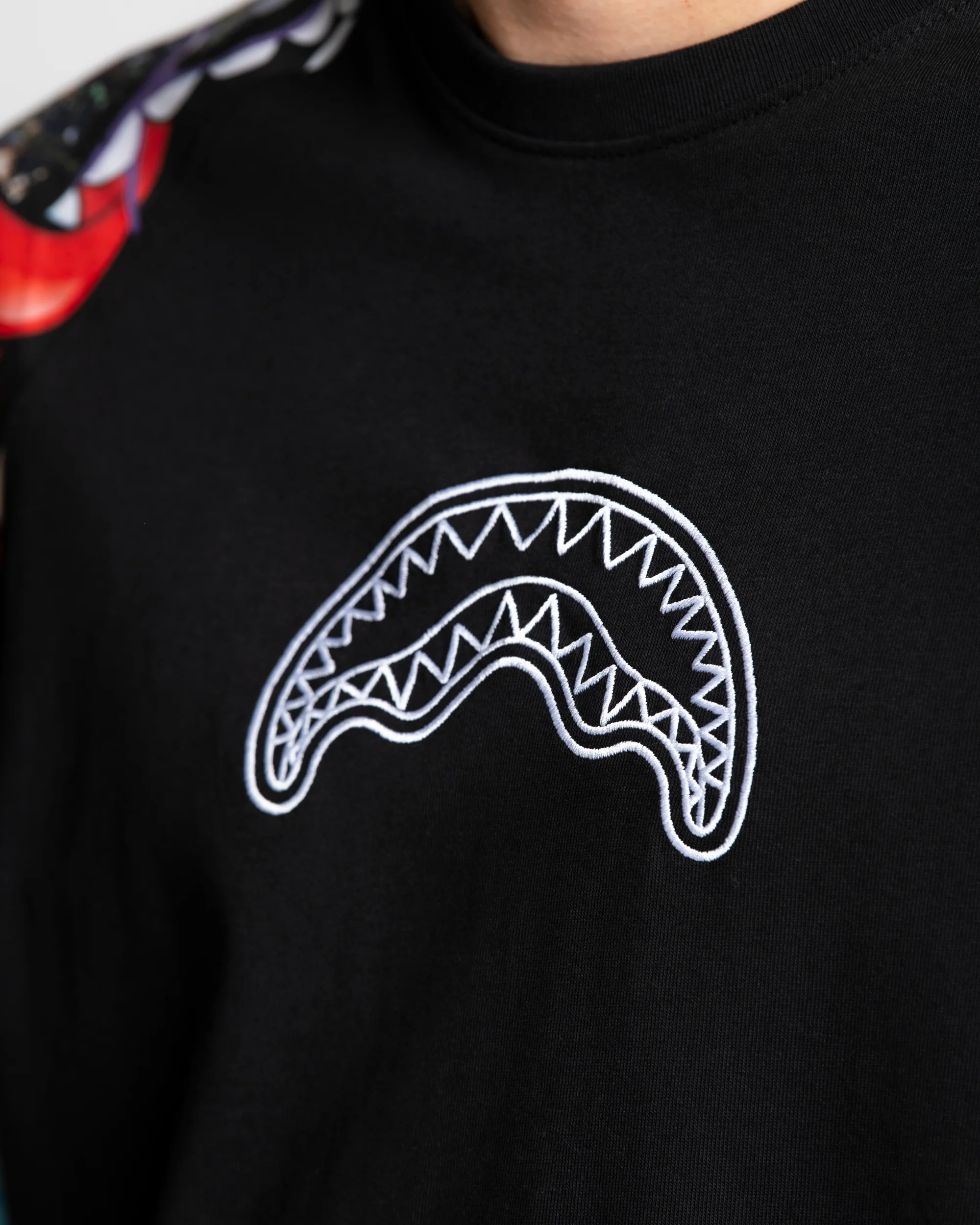 ALL THE SHARK RAGLAN OVER T-SHIRT - Image 5