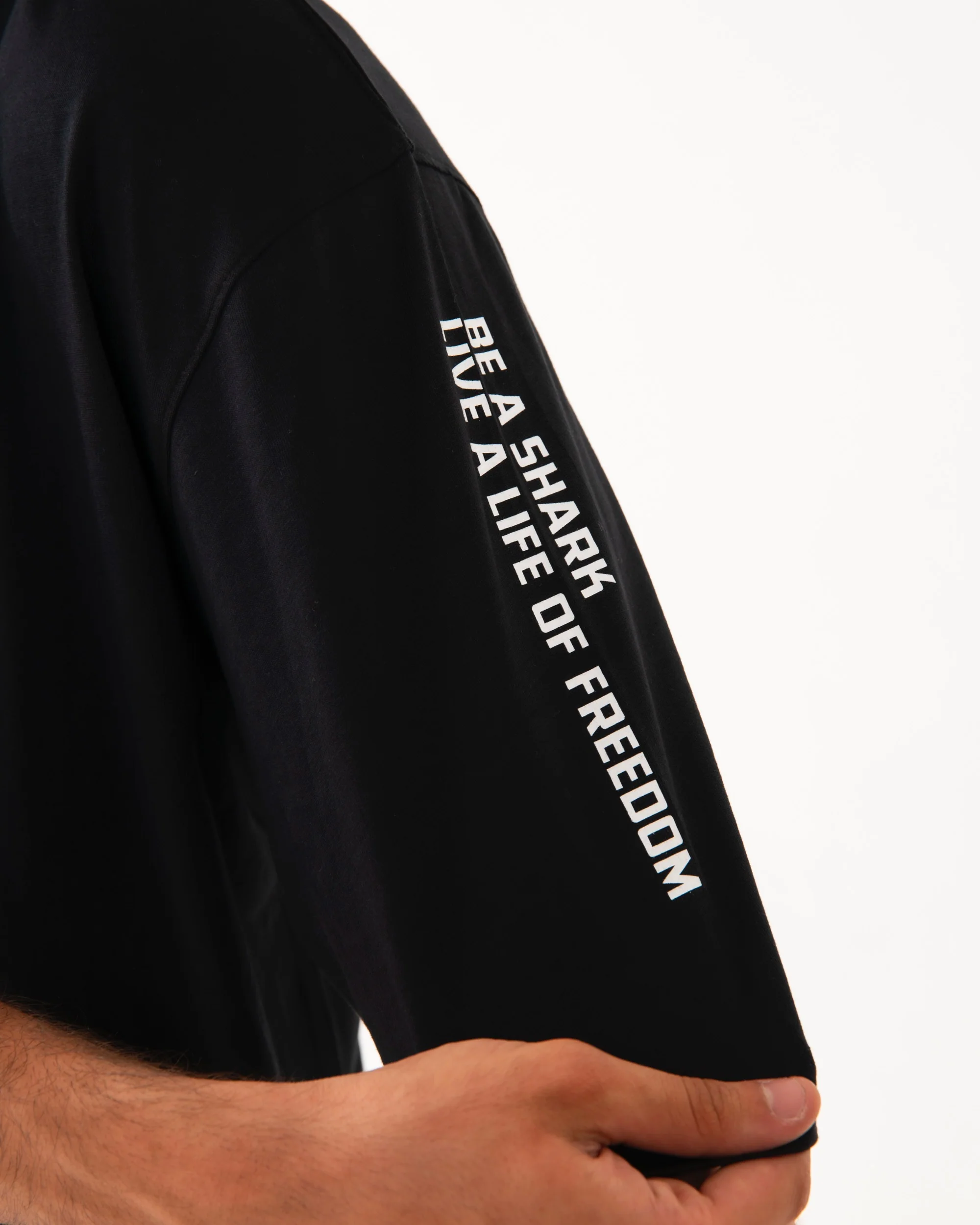 BE A SHARK BOXY T-SHIRT BLK - Image 4