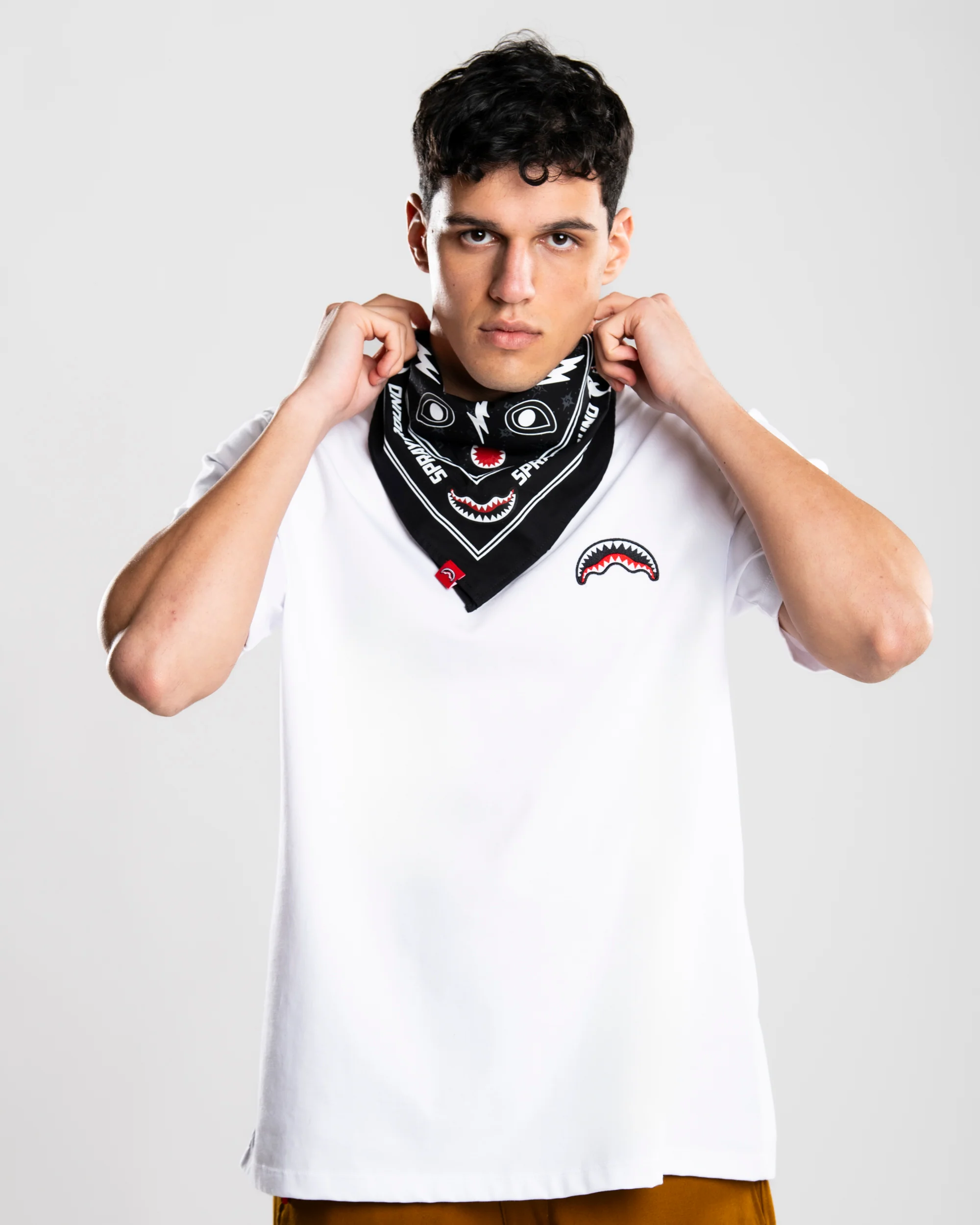 BLACK BANDANA - REGULAR WHITE T-SHIRT