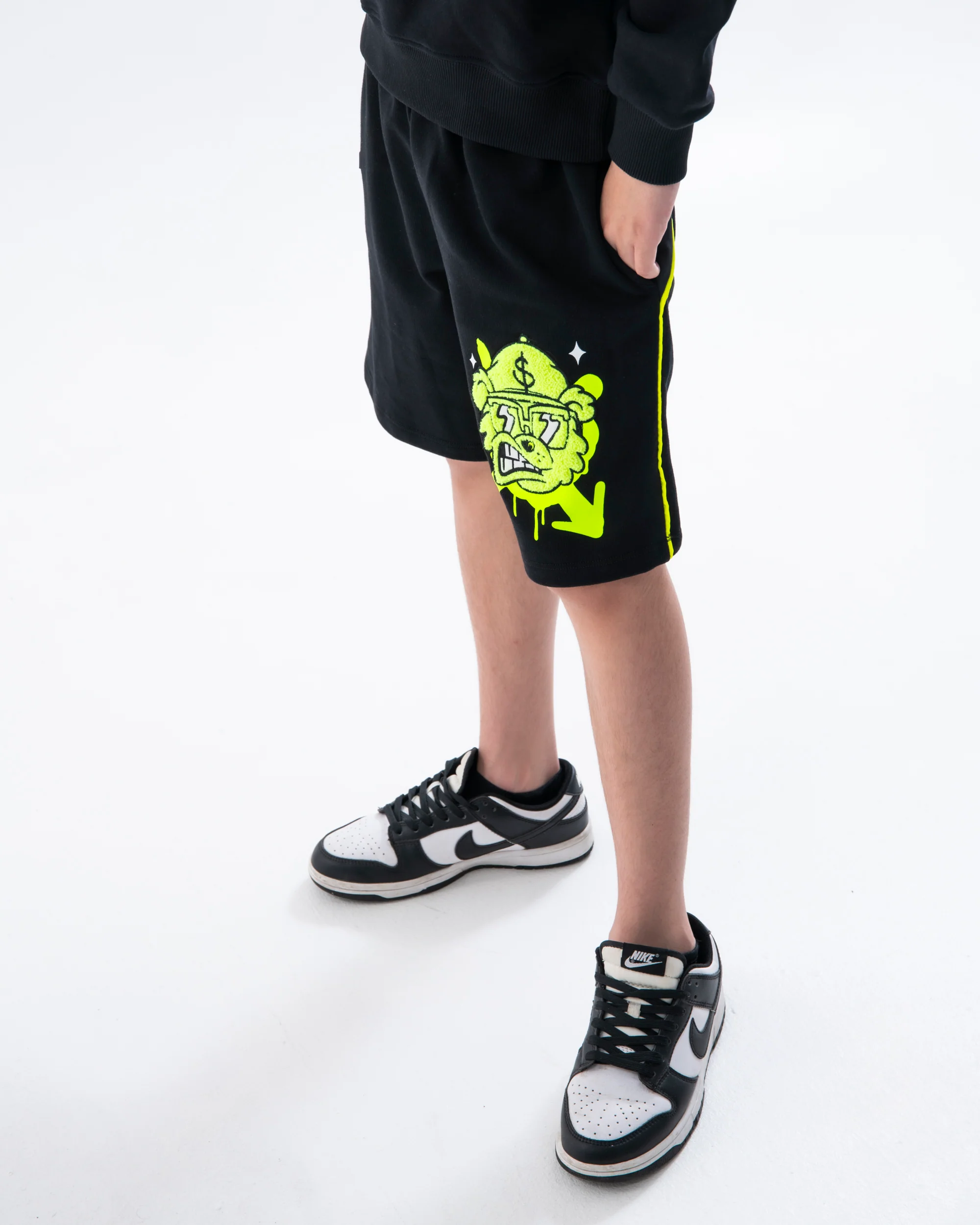 GRAFFITI BEAR SHORTS BLK - Image 5