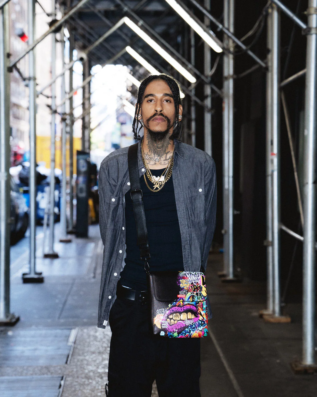 Half Graf Lipstick Messenger Bag - Image 4