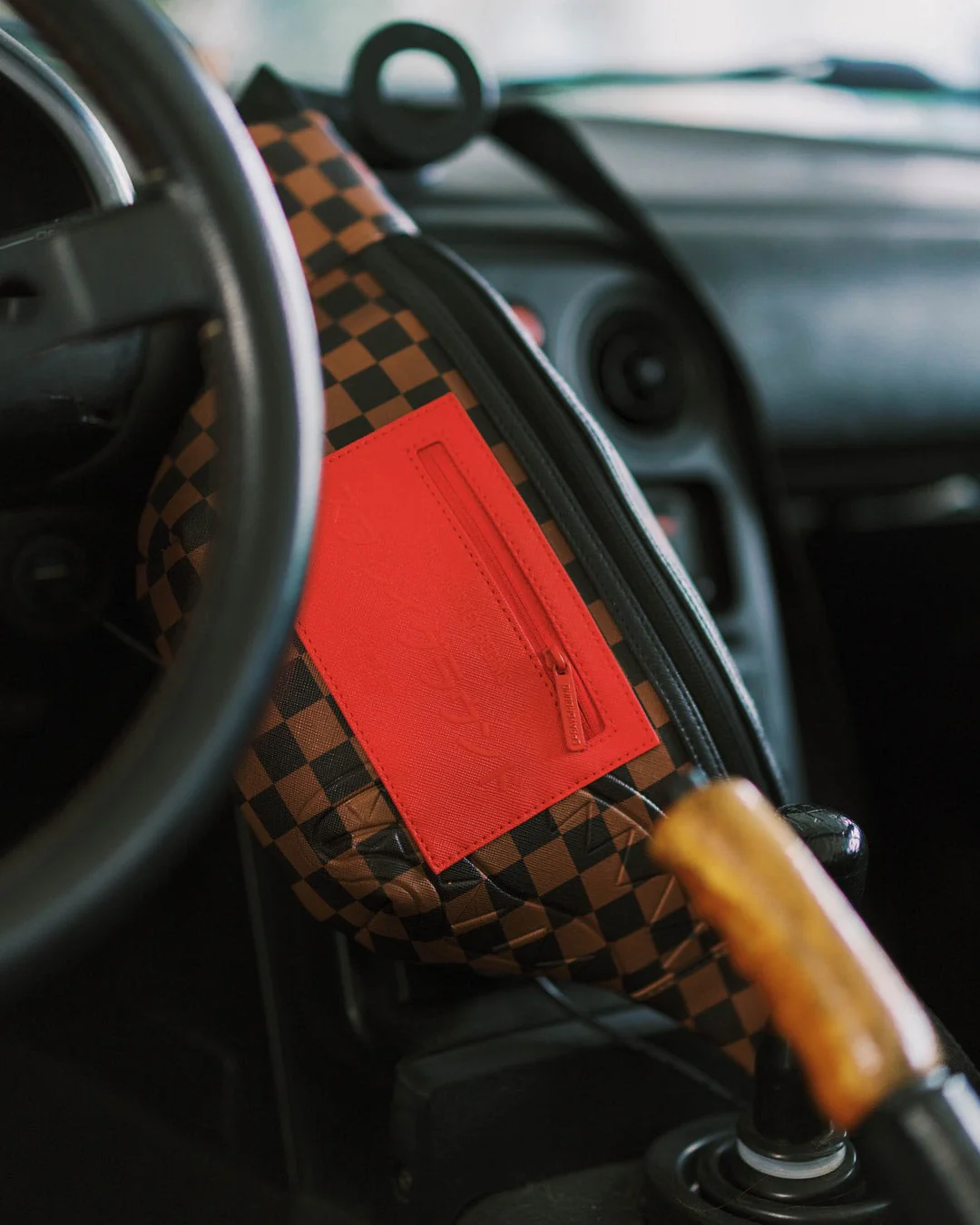RED REDEMPTION PYRAMID SAVVY CROSSBODY - Image 9