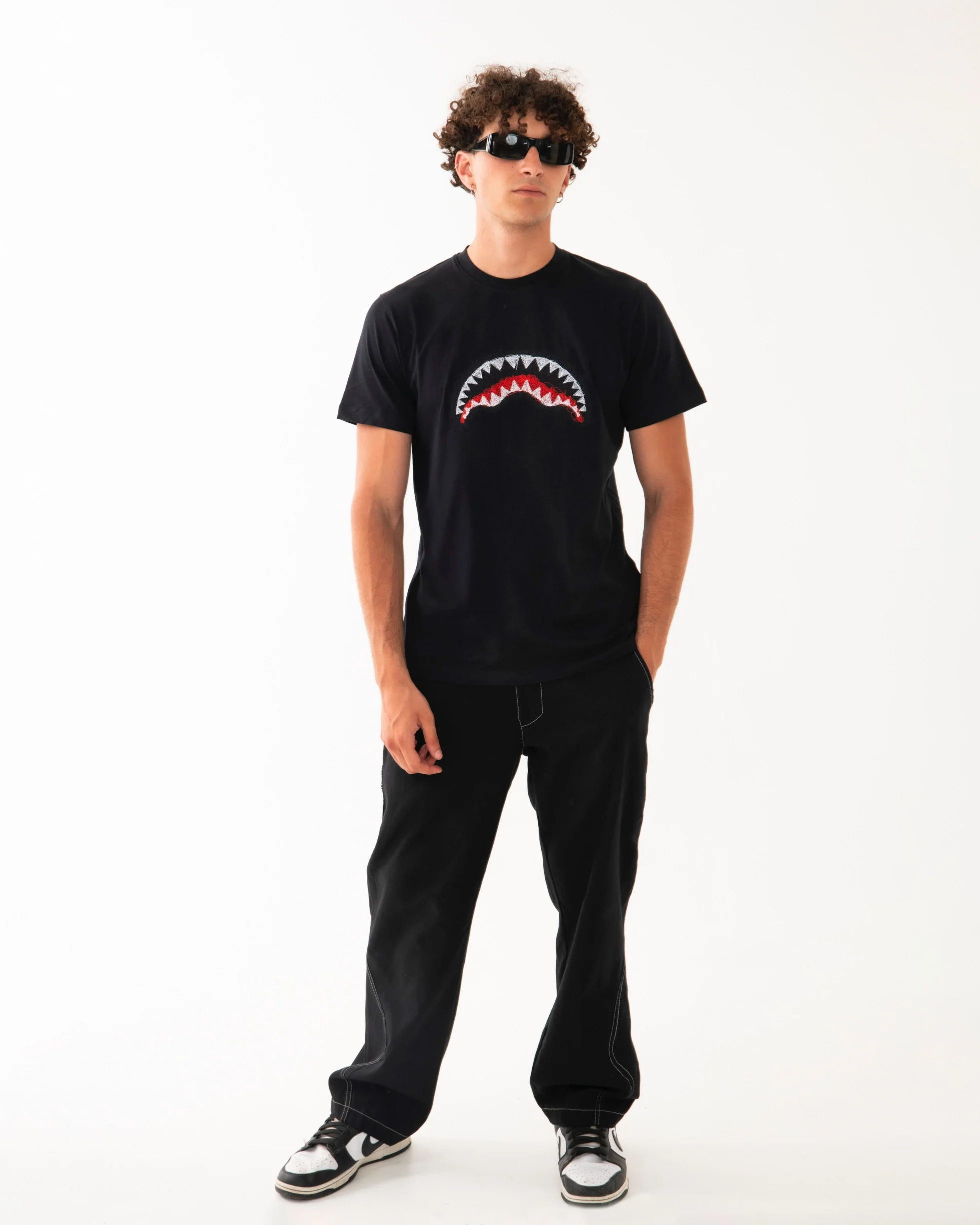 SCRIBBLE EMBROIDERY SHARK REG T-SHIRT BLK - Image 4