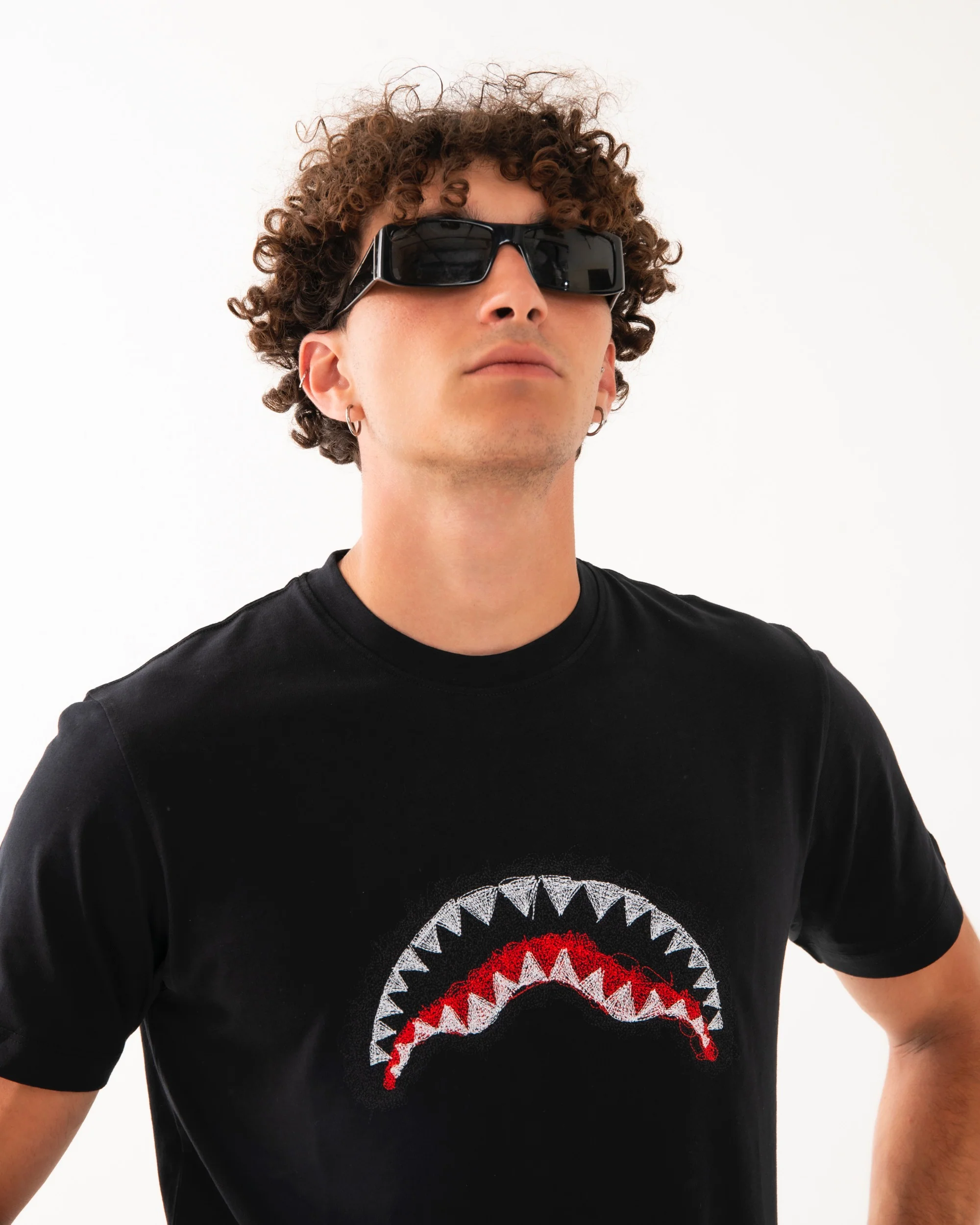 SCRIBBLE EMBROIDERY SHARK REG T-SHIRT BLK - Image 5