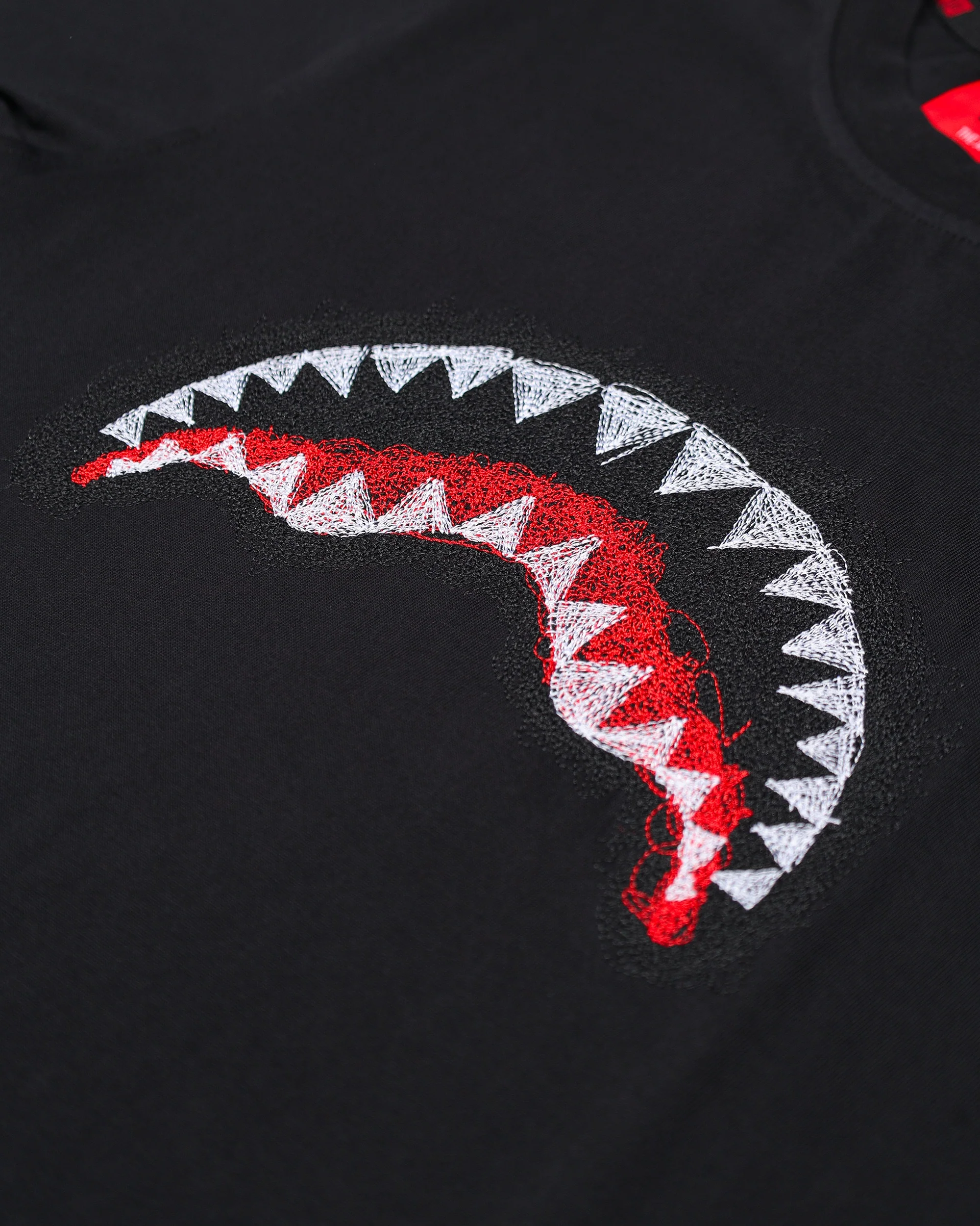 SCRIBBLE EMBROIDERY SHARK REG T-SHIRT BLK - Image 9