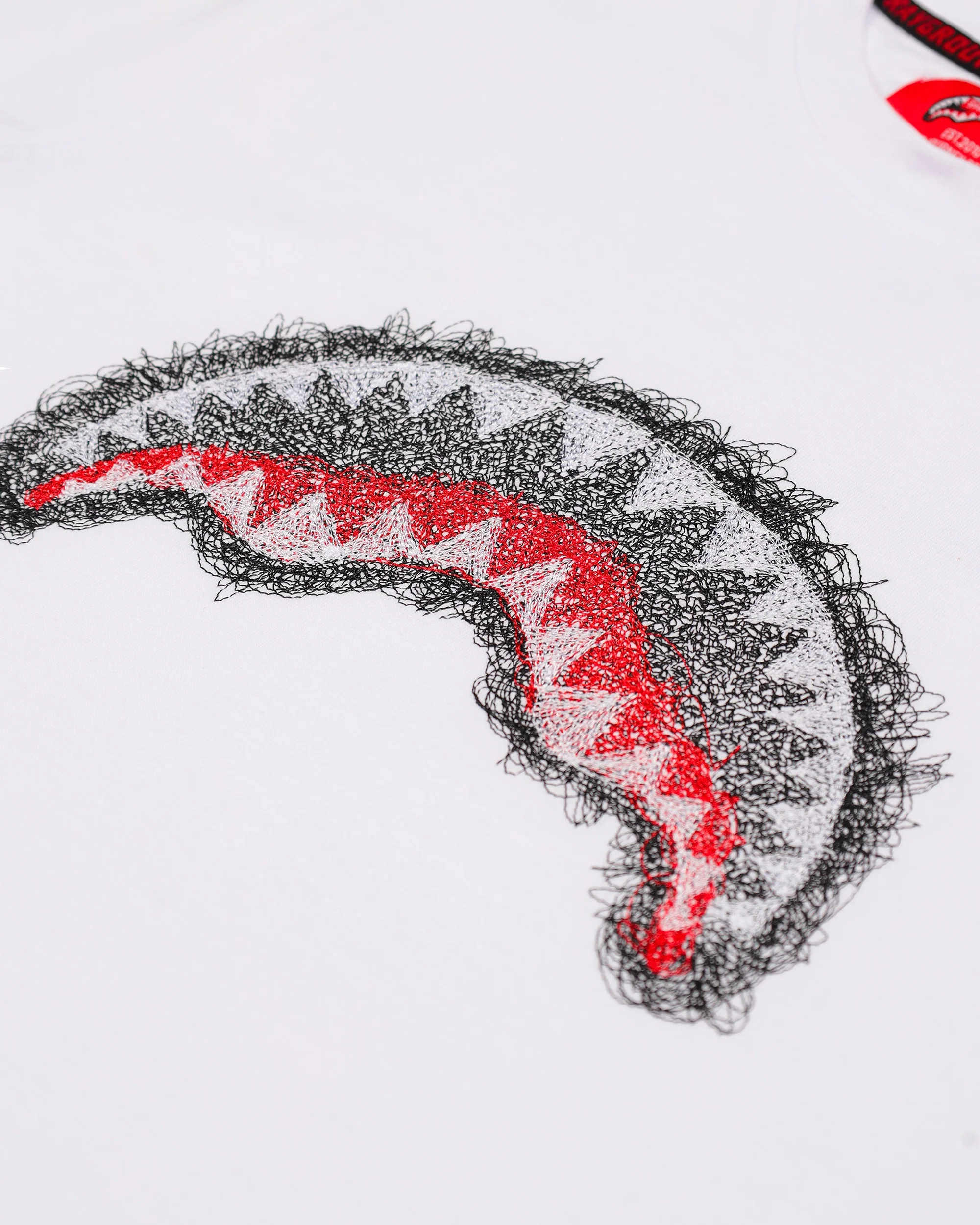 SCRIBBLE EMBROIDERY SHARK REG T-SHIRT WHT - Image 7