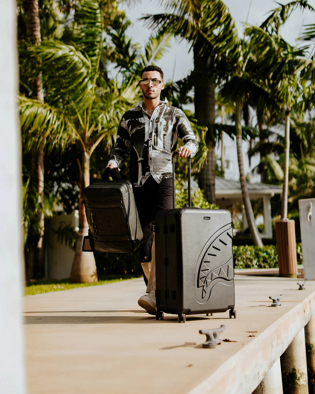 Sharknautics Gunmetal Large Luggage - Image 4