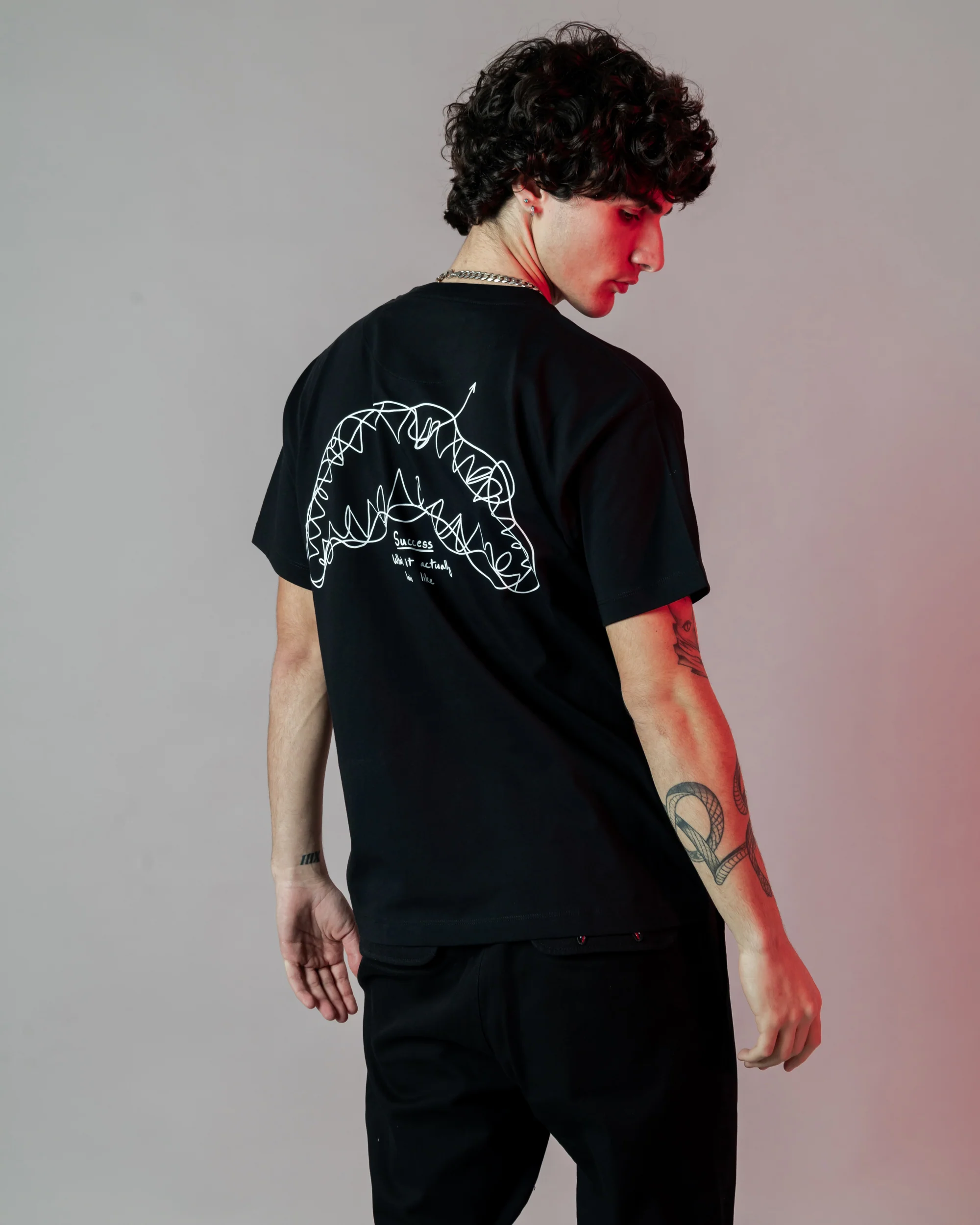 Success Line Tshirt Blk - Image 4